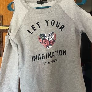 Bare shoulder crop sweatshirt